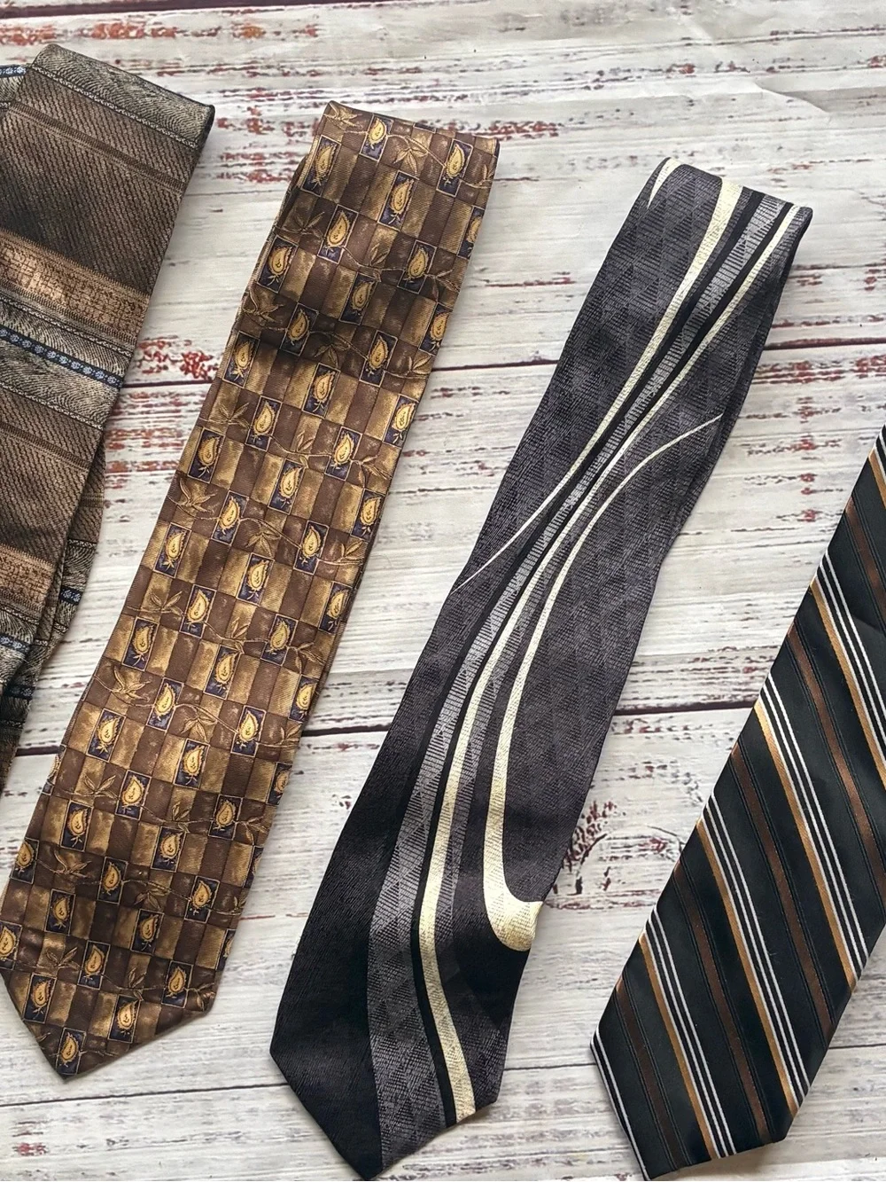 Classic Men's Black and Gold Patterned Tie Bundle
